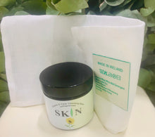 Load image into Gallery viewer, Gift set of organic face cleansing balm with vitamin e, sunflower, golden jojoba &amp; castor oils and a 100% Irish linen facecloth woven in Wexford, in a sustainable linen/cotton gift bag with an Irish dried flower, ready to gift - no wrapping necessary !
